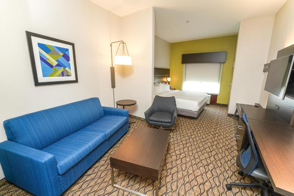 Holiday Inn Express and Suites Springfield Medical District, an IHG Hotel photo 4