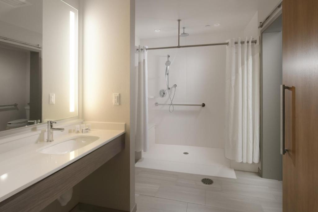 Best Western Monroe Inn & Suites - Tap to explore photos