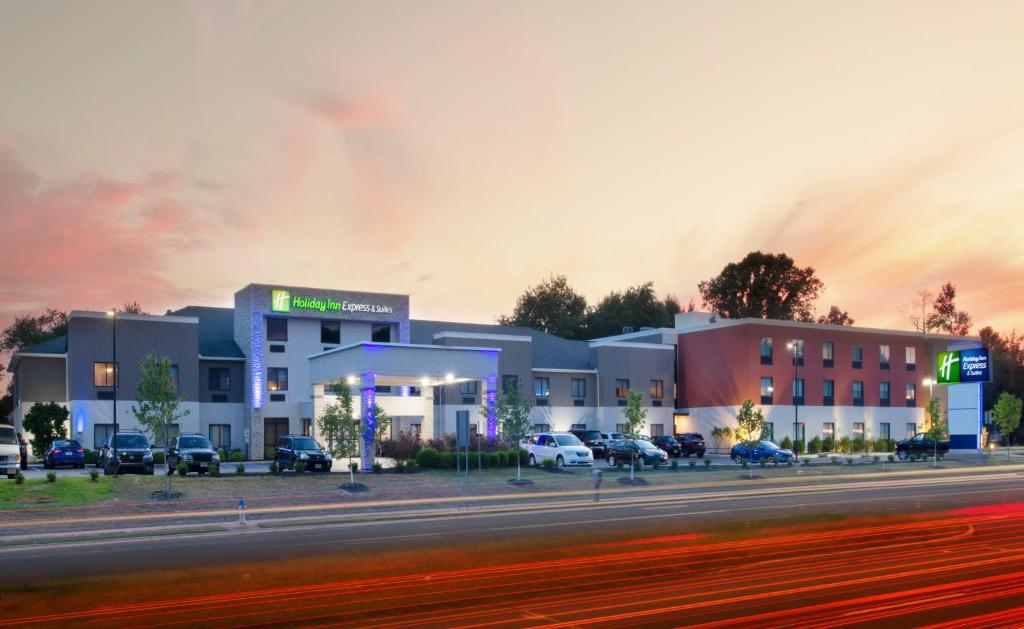 Holiday Inn Express & Suites Williamstown - Glassboro, an IHG Hotel image
