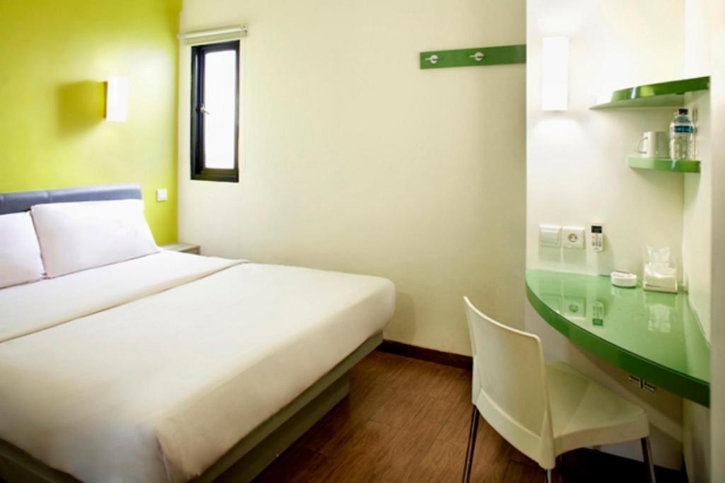 Двухместный (Элегантный номер с кроватью размера «queen-size»), Amaris Hotel Panglima Polim 1