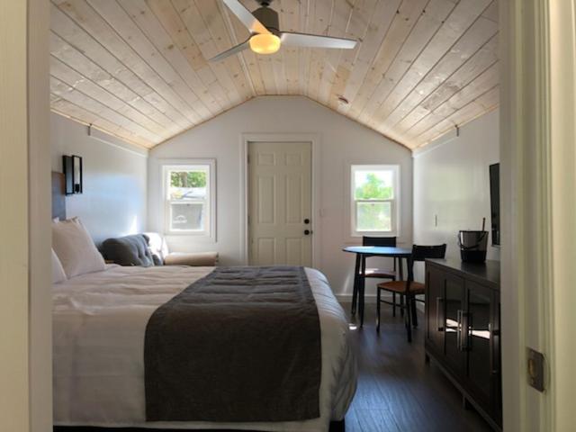 Adventure the Bruce Inn - Recently Renovated With Outdoor Hot Tub photo 4