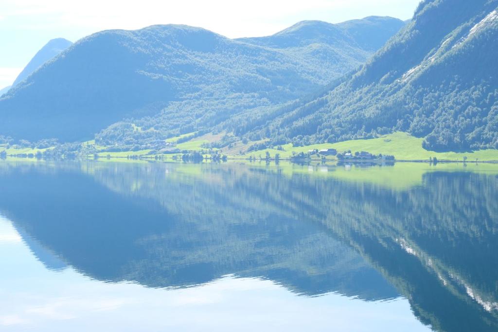 Lake View Holiday Stay in Jølster photo 1