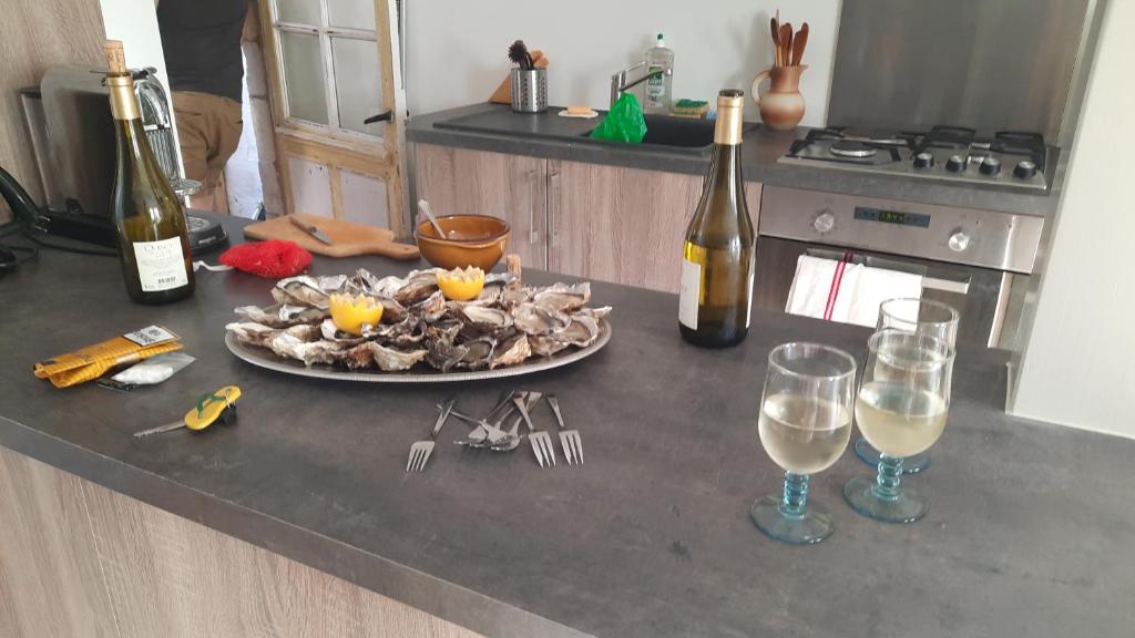 Maison de pêcheur rénovée avec cour proche du port photo 1