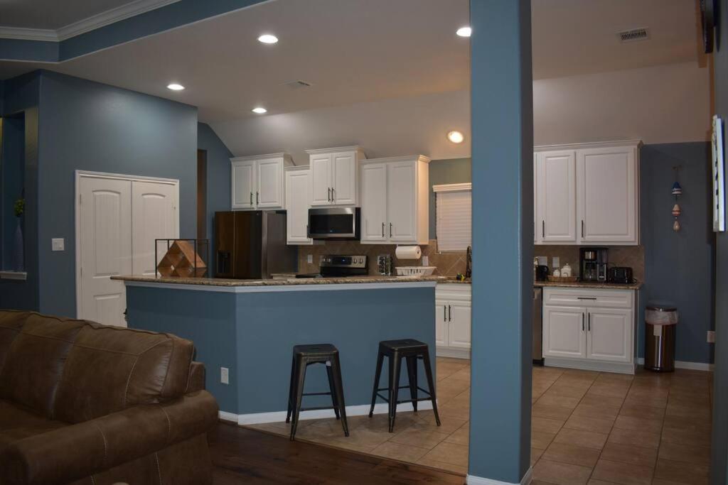 Spacious Conroe Home around 4 miles to the Lake photo 2
