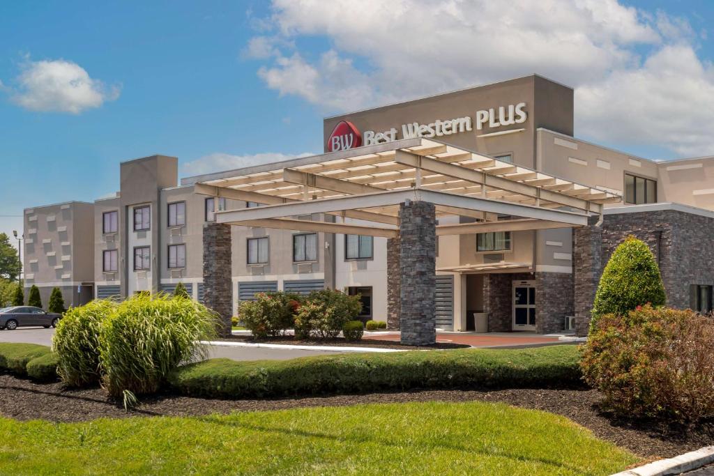 Best Western Plus Bowling Green image