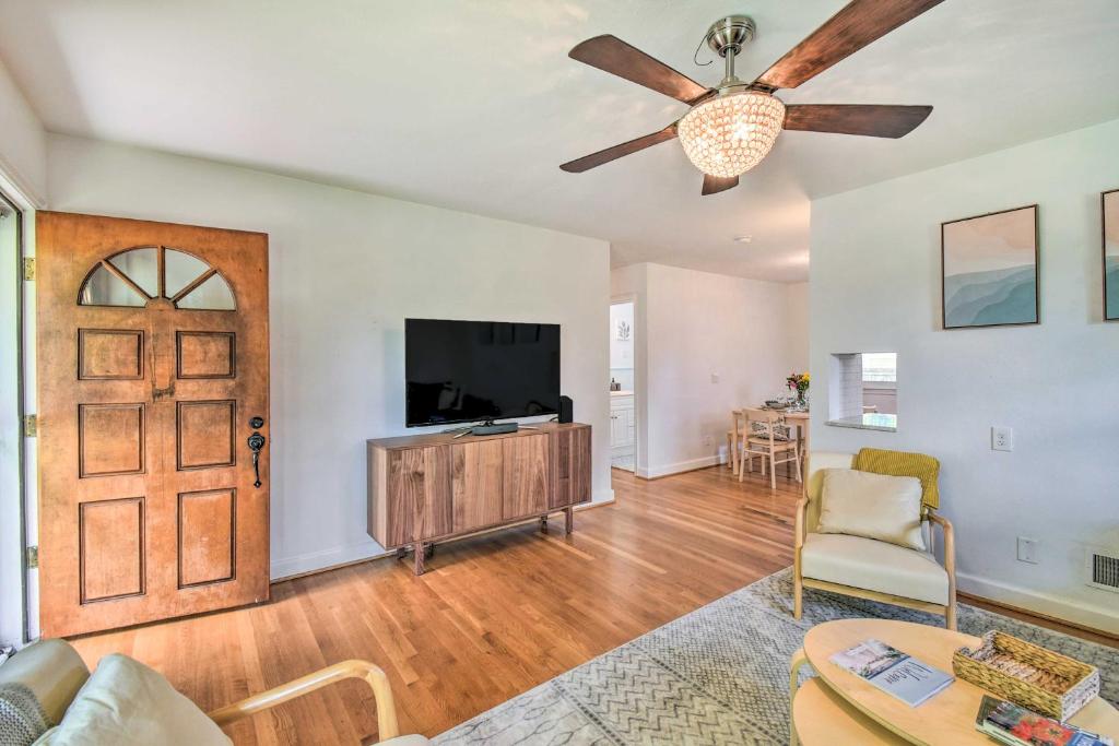 Bright Norfolk Home Less Than Half Mi Stroll to Beach photo 4