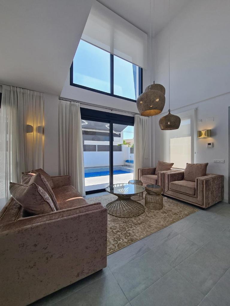 Luxury Villa photo 1