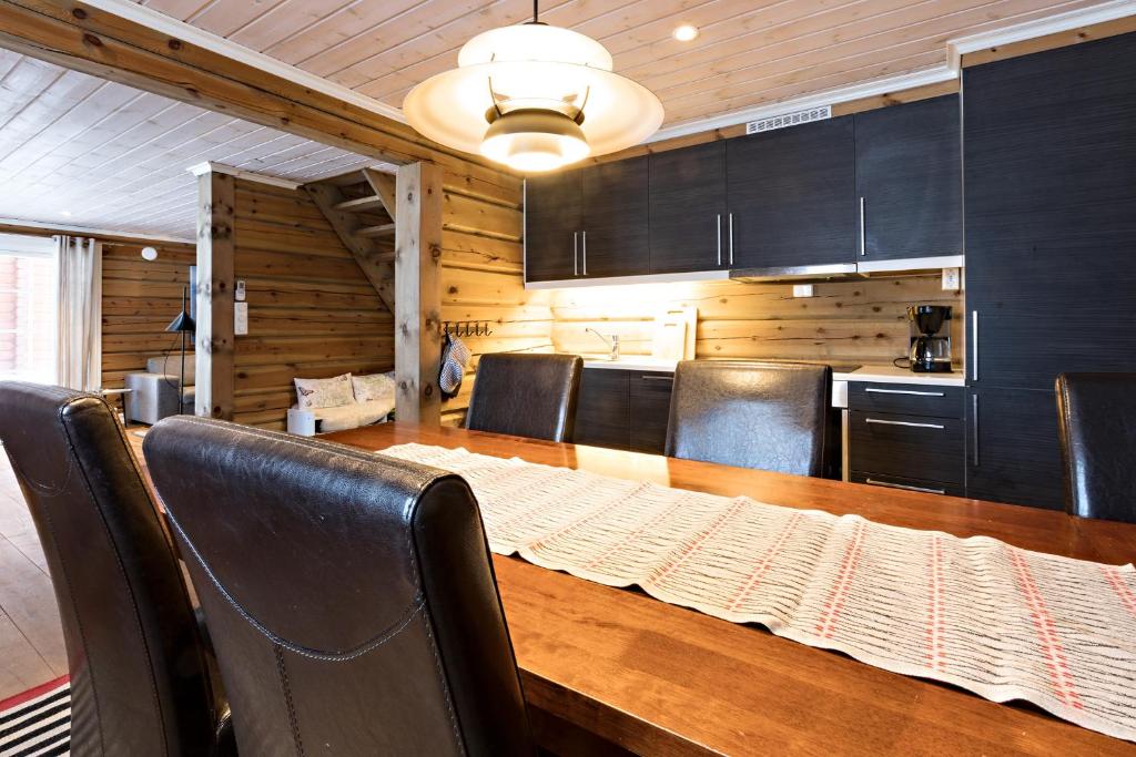 Lake View Apartment 4 bedrooms and 2 bathrooms photo 2