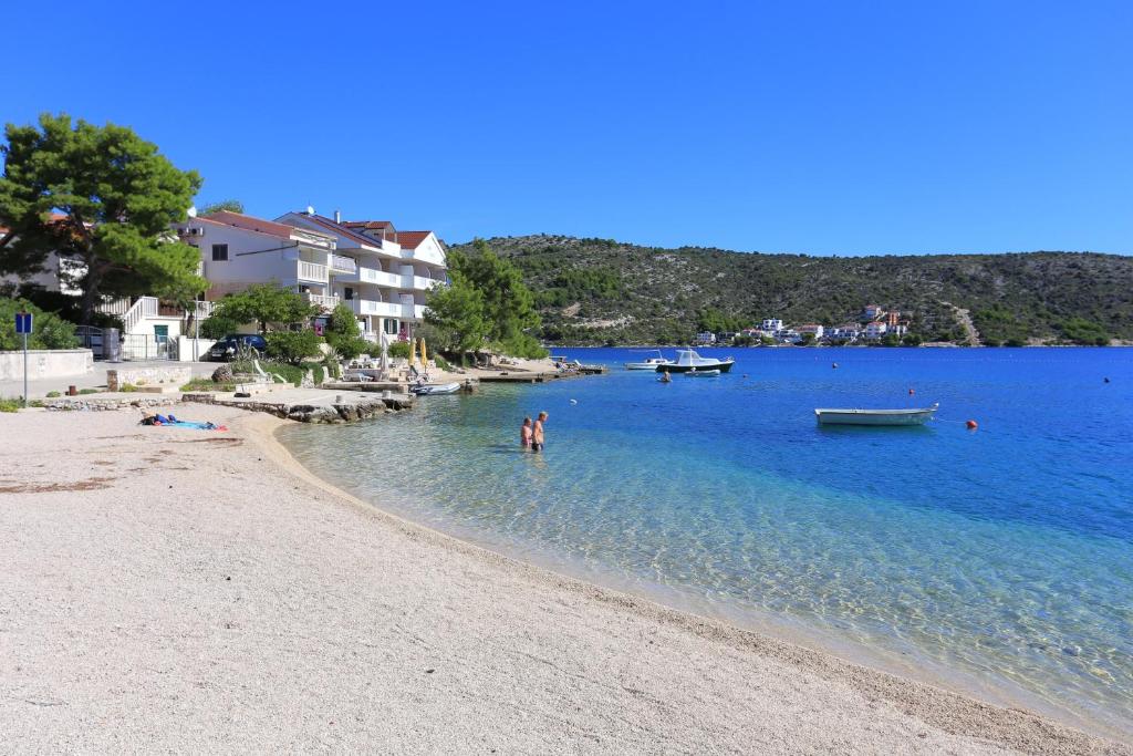 Apartments by the sea Rogoznica - 17458 photo 4