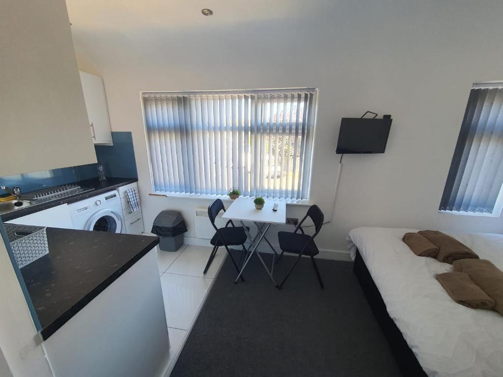 New Self Contained Flat,in Hayes, Free Parking