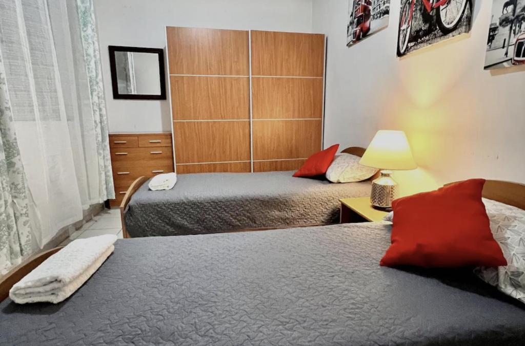 F2 2 Lovely room, living and bathroom shared , St Julians photo 1
