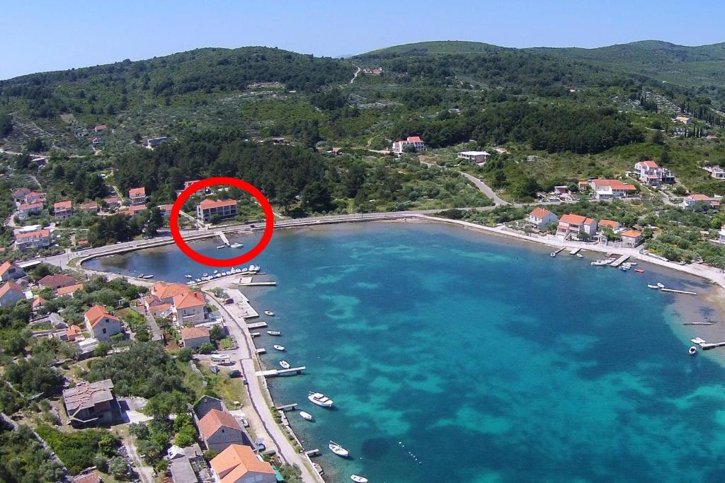 Seaside apartments with a swimming pool Lumbarda, Korcula - 4385