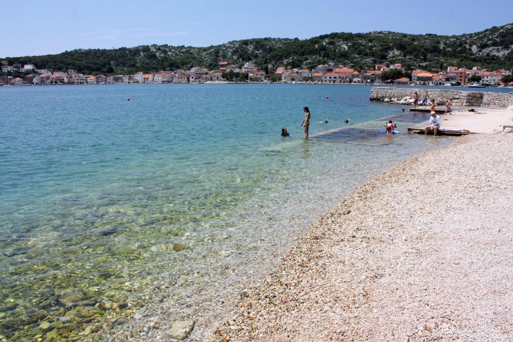Family friendly apartments with a swimming pool Tisno, Murter - 5073 photo 4