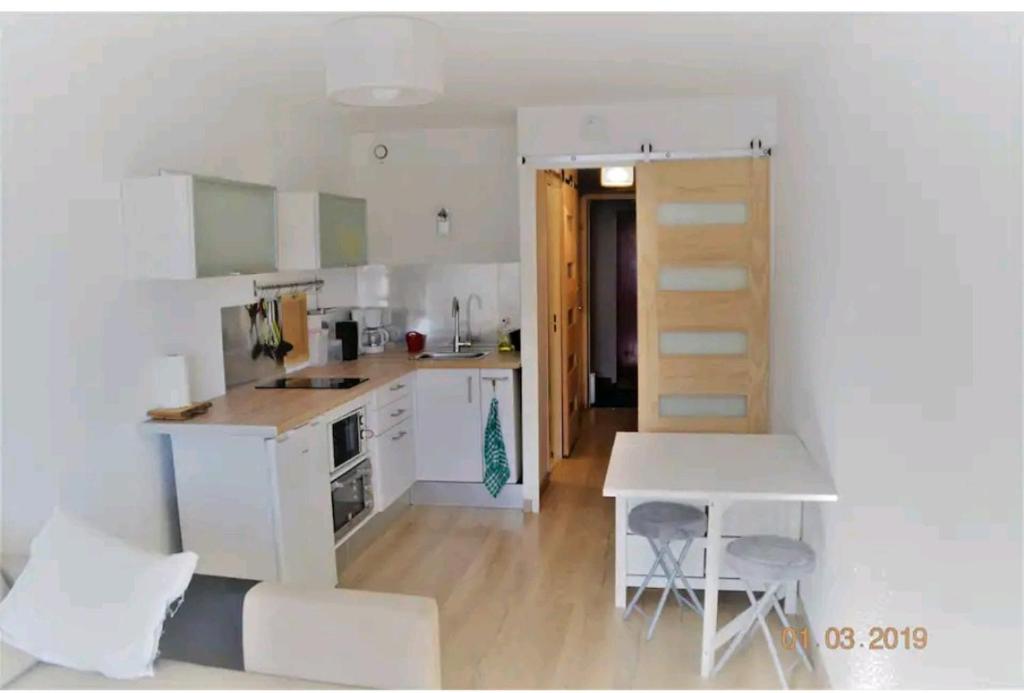 STUDIO 4 PERSONNES 23m2 À proximité des pistes photo 2