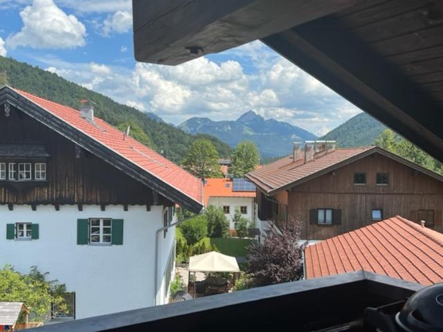 Apartment Wendelsteinblick - Wohnen auf Zeit - Homeoffice - Balkon mit Bergblick- buchbar ab 28 Nächte photo 1