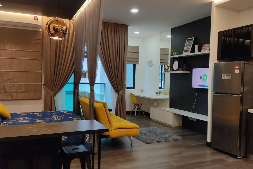 Hidayah Homestay near UKM and KTM station with high speed wifi - pool & river view photo 3