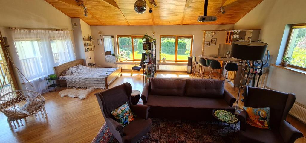 Spacious house with indoor pool & sauna. photo 1