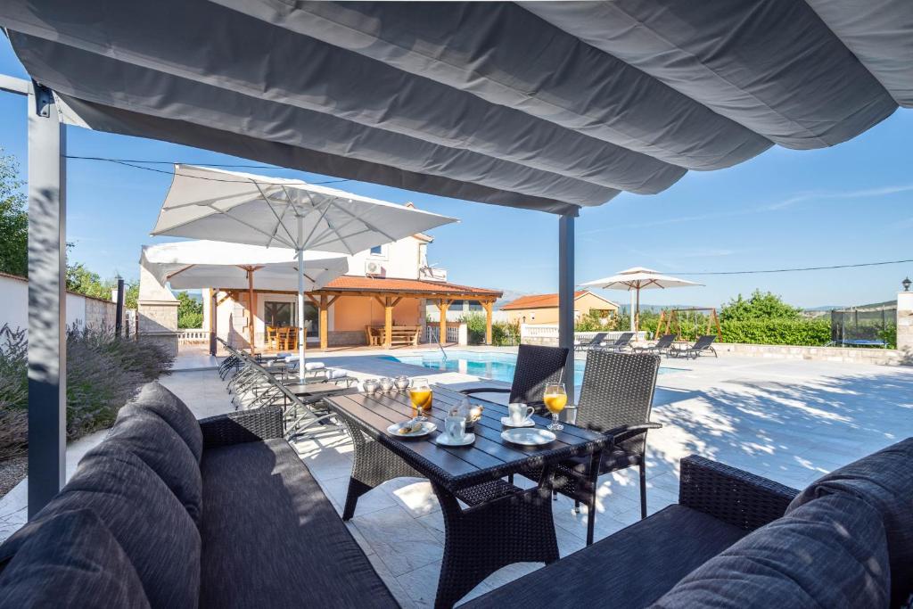Vacation villa Matic with 7 bedrooms photo 1