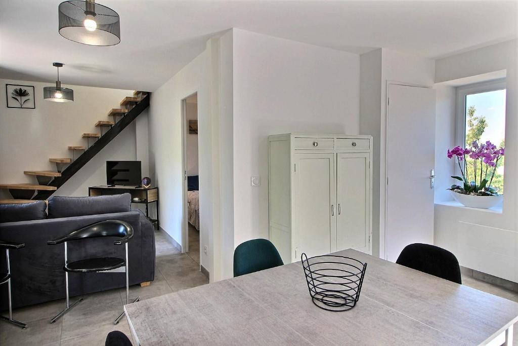 Apt type 3 en Duplex sur EVIAN les Bains vue lac photo 4