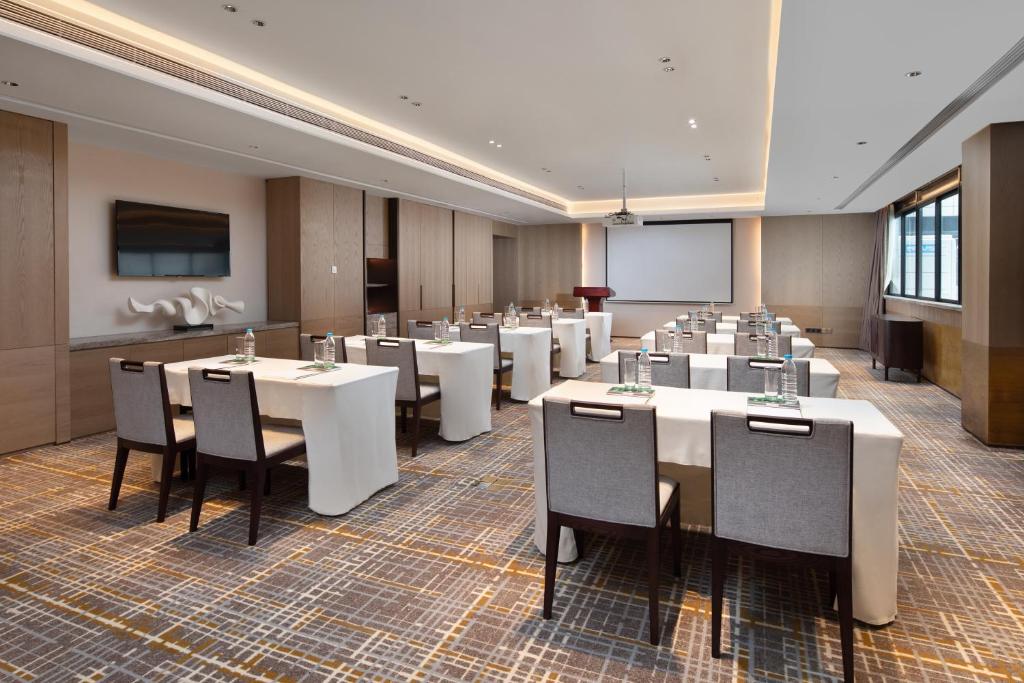 Holiday Inn & Suites Sanya Yalong Bay, an IHG Hotel photo 2