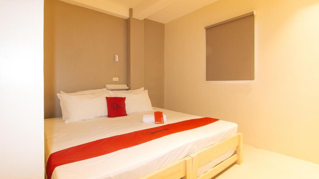 RedDoorz at Laiya Vivo Hotel Batangas