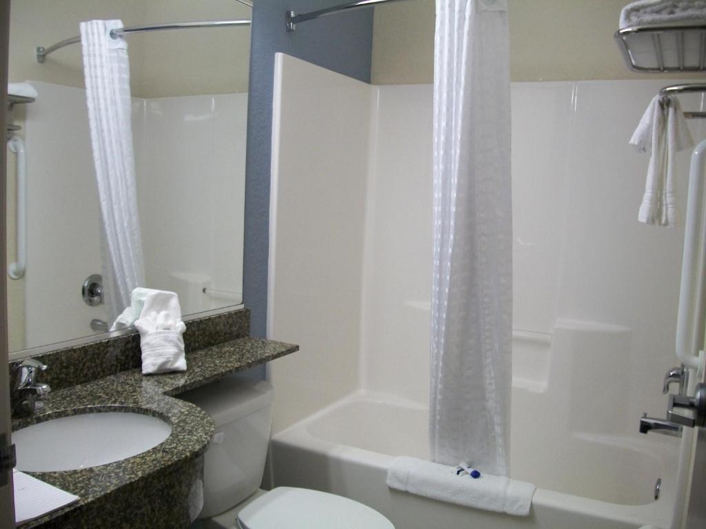 Microtel Inn & Suites by Wyndham Spring Hill/Weeki Wachee - Tap to explore photos