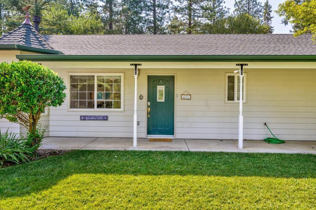 Acorn House - Charming house in green heaven with pool table with lovely backyard photo 3
