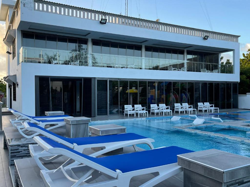 Bingo House Watamu, A Modern 5-Bedroom Villa with Pool, A Kids Heaven photo 1