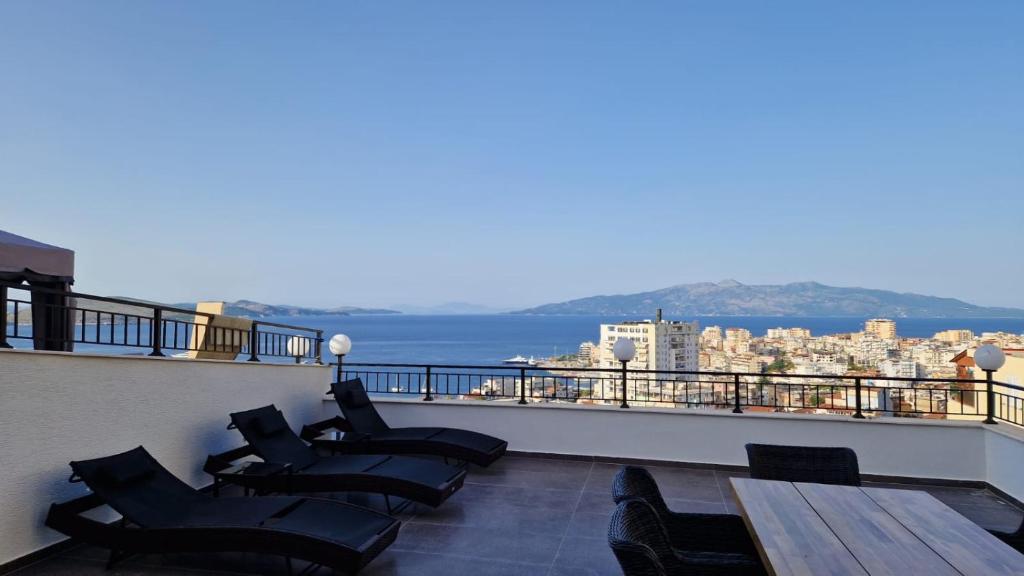 Pirro Luxury Apartment photo 3