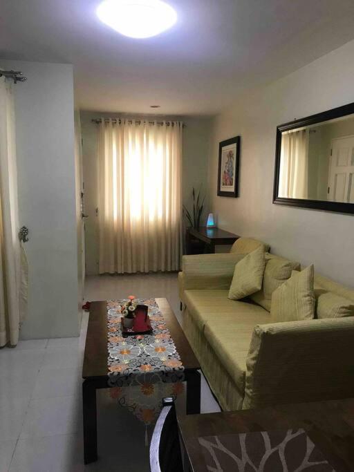 3 Bedrooms 3 Baths Victorian style Townhouse Fully Furnished photo 3