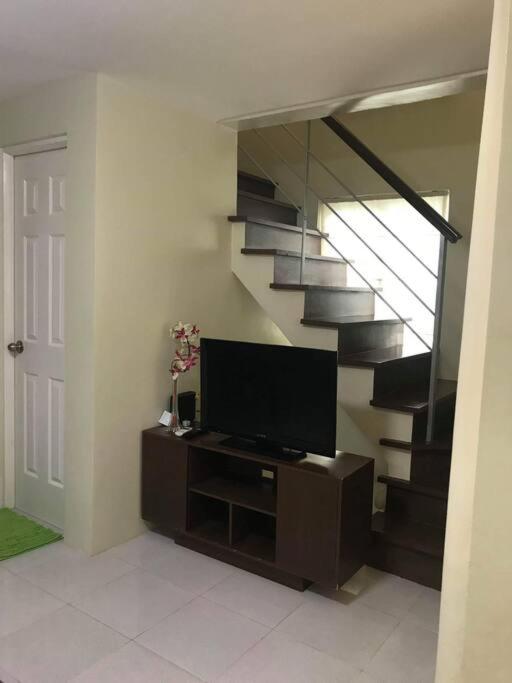 3 Bedrooms 3 Baths Victorian style Townhouse Fully Furnished photo 4