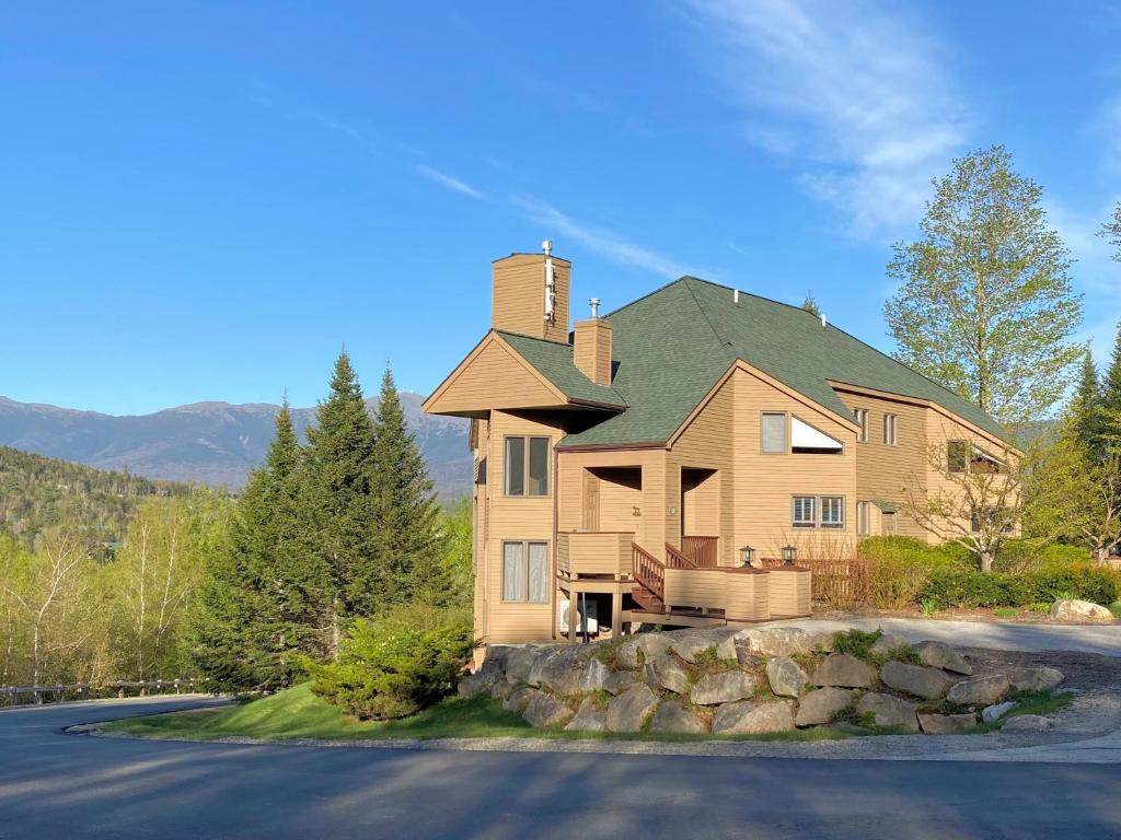 C1 Top Rated Ski-In Ski-Out Townhome Great views fireplaces fast wifi AC Short walk to slopes image