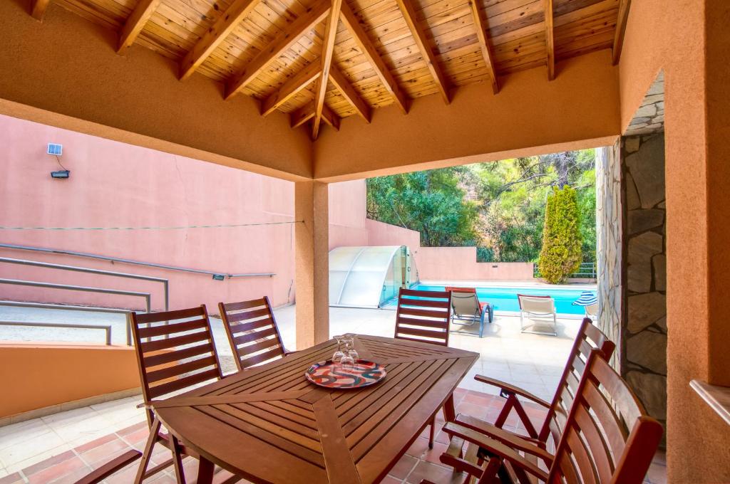 Villa Hillcrest Panorama by Ezoria Villas photo 4