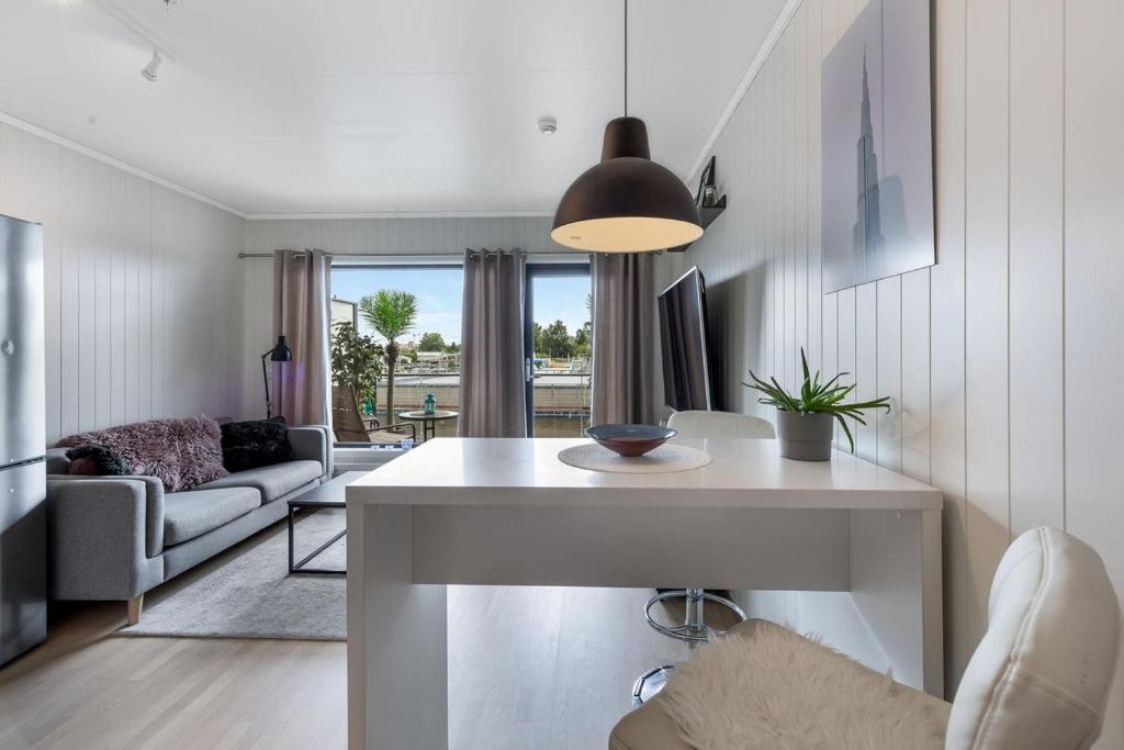 Third floor appartement (5min from train station) photo 3