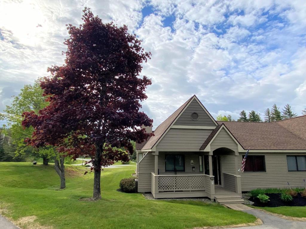 F5 Renovated home on golf course in Bretton Woods AC image
