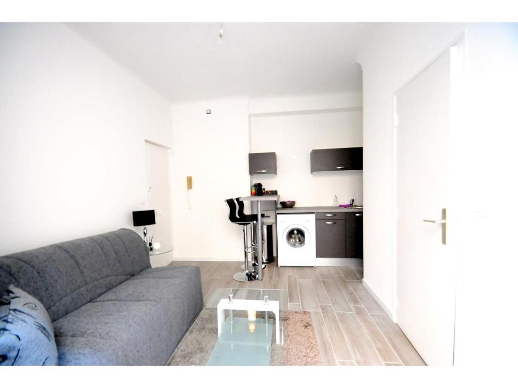 Superbe studio meublé cosy avec patio au calme Jean médecin photo 1