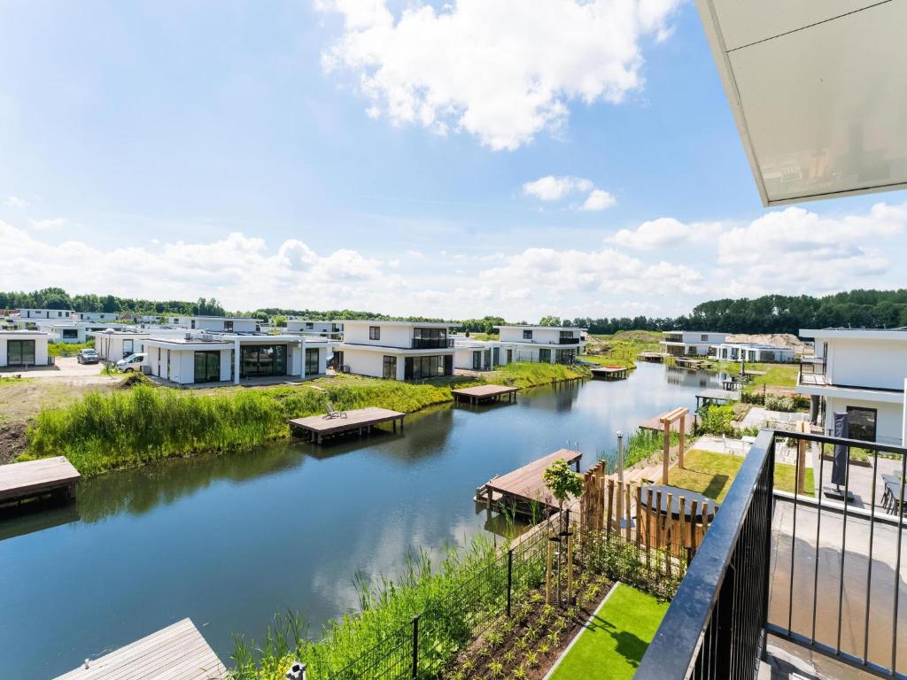 Spacious holiday home in Zeewolde with garden photo 4