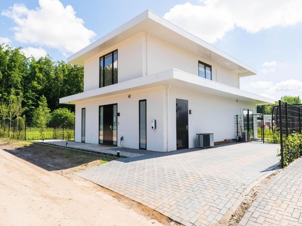 Spacious holiday home in Zeewolde with garden photo 1