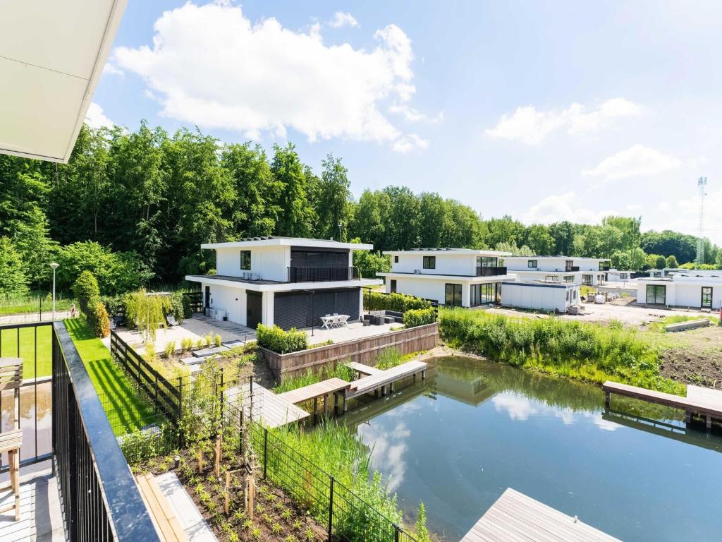 Spacious holiday home in Zeewolde with garden photo 2
