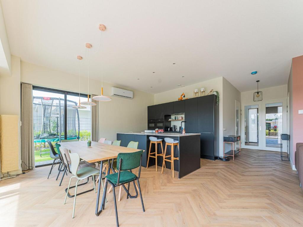 Spacious holiday home in Zeewolde with garden photo 3