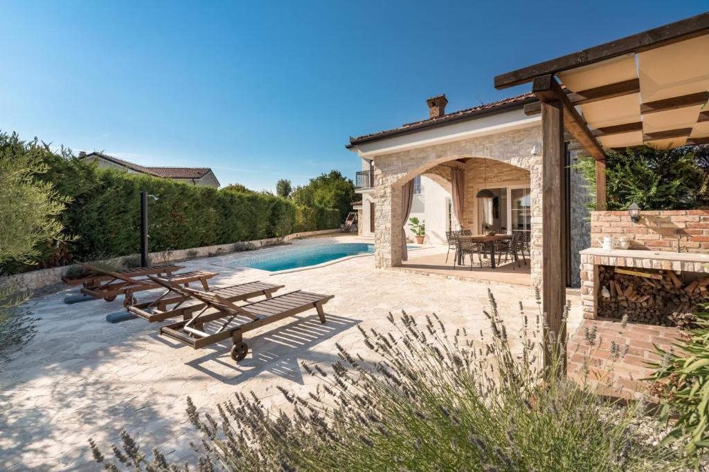Villa Kala-luxury villa, heated pool in a quiet area - by TRAVELER tourist agency Krk photo 4
