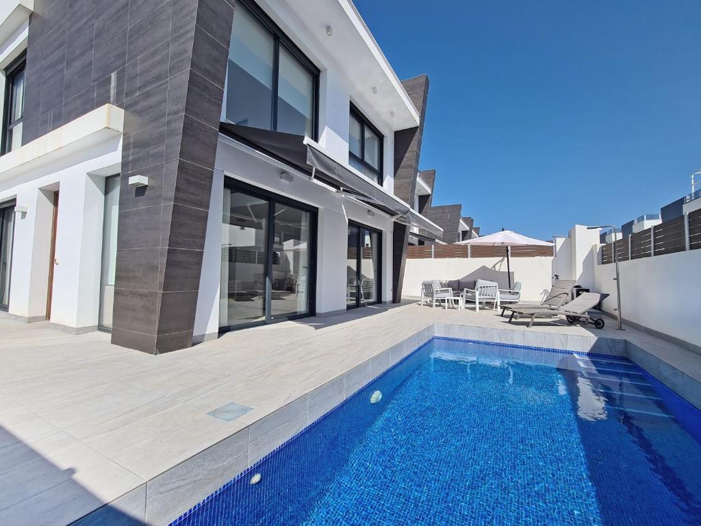 Luxury Villa photo 2