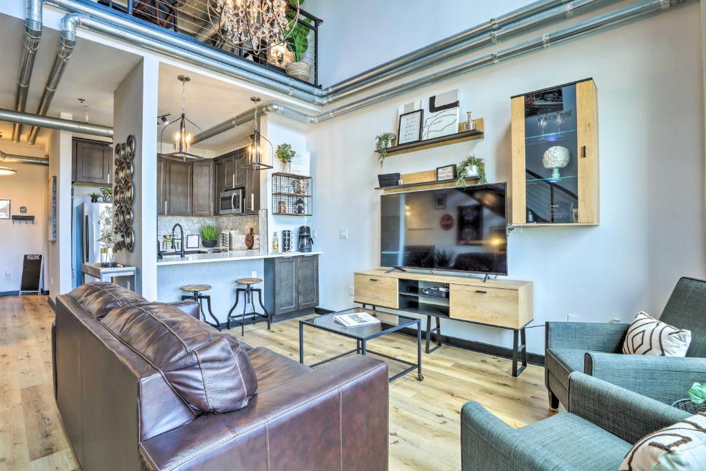 Central Atlantic Station Loft in Walkable Location - Tap to explore photos