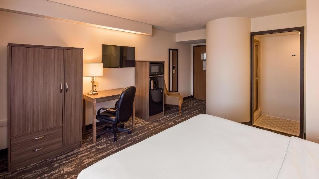 Charlevoix Inn & Suites SureStay Collection by Best Western photo 4