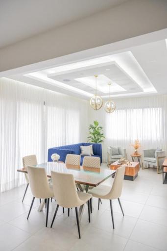 Luxurious and Spacious Condo photo 3