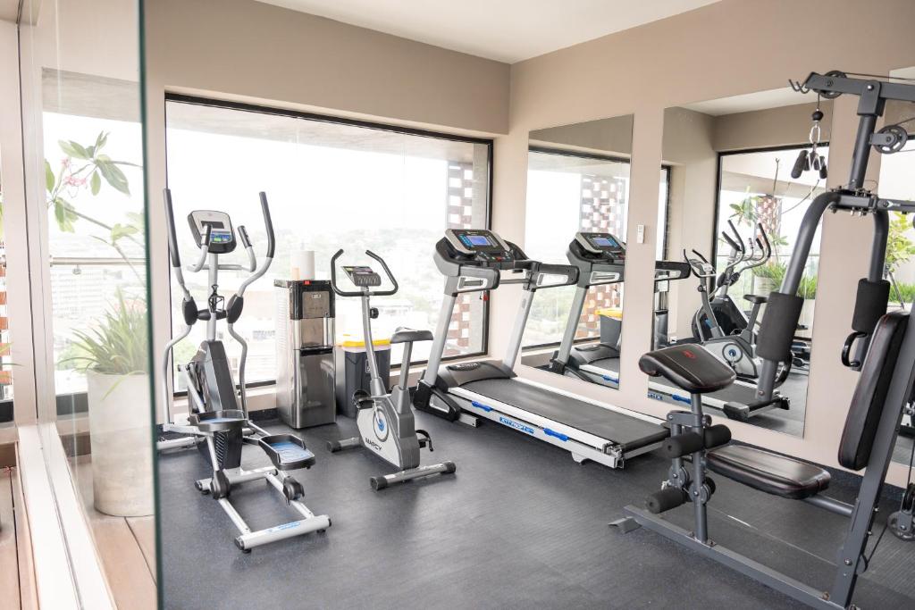 Luxurious and Spacious Condo photo 4