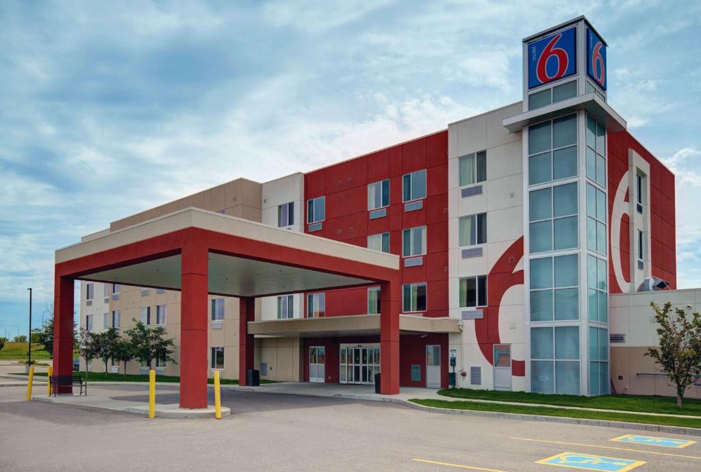 Motel 6 Airdrie photo 1