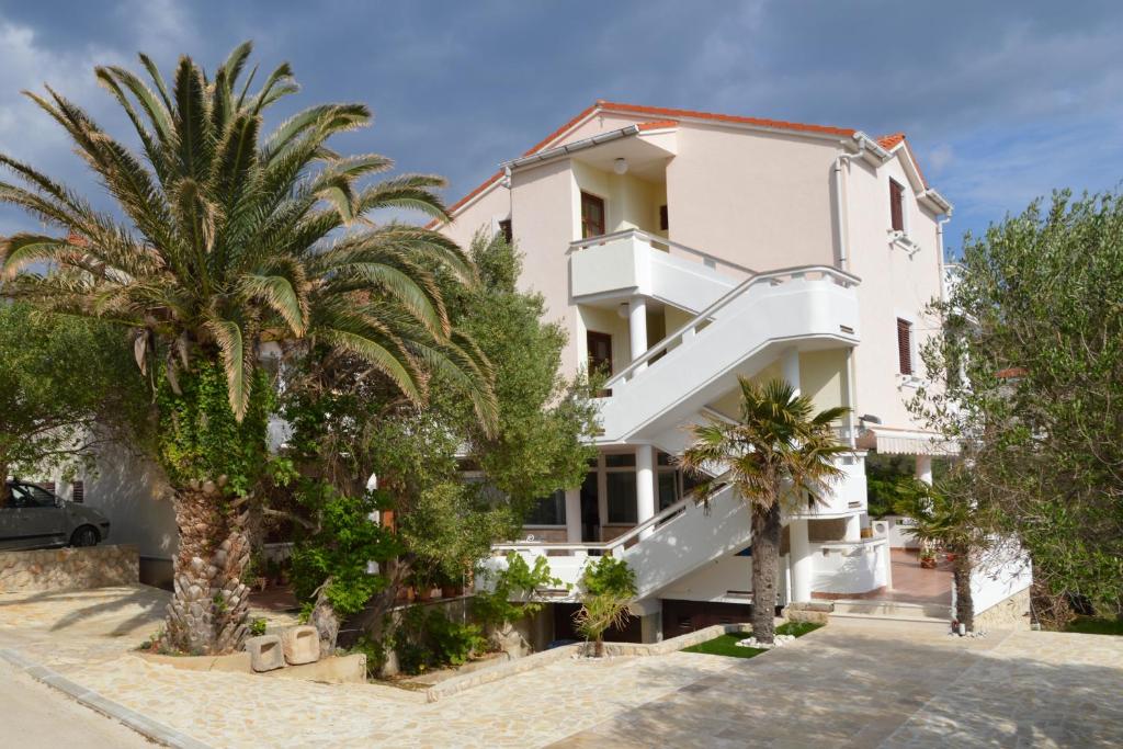 Apartments and rooms by the sea Jakisnica, Pag - 4160 photo 1