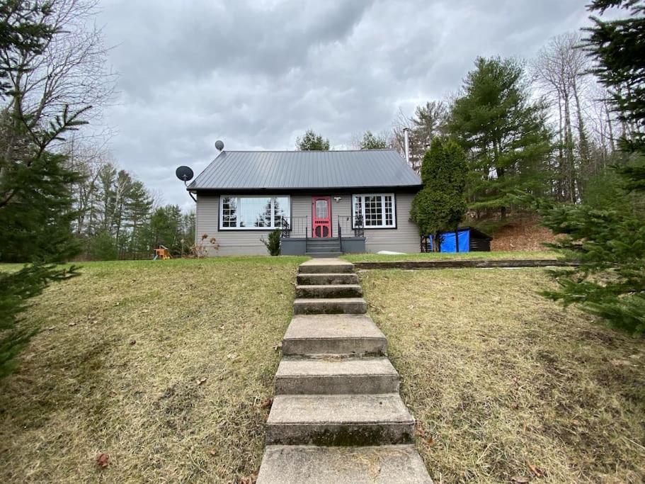 Dream vacation cottage for all seasons 4 bdr/2bath photo 1