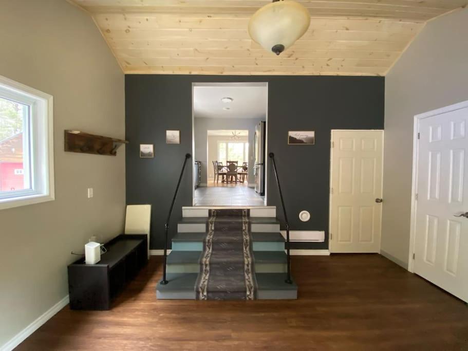 Dream vacation cottage for all seasons 4 bdr/2bath photo 2